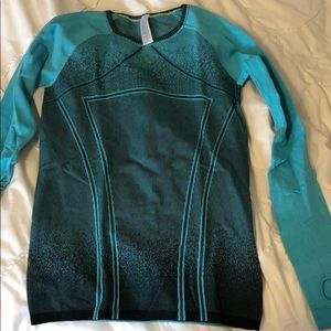 Blue long sleeve girls top